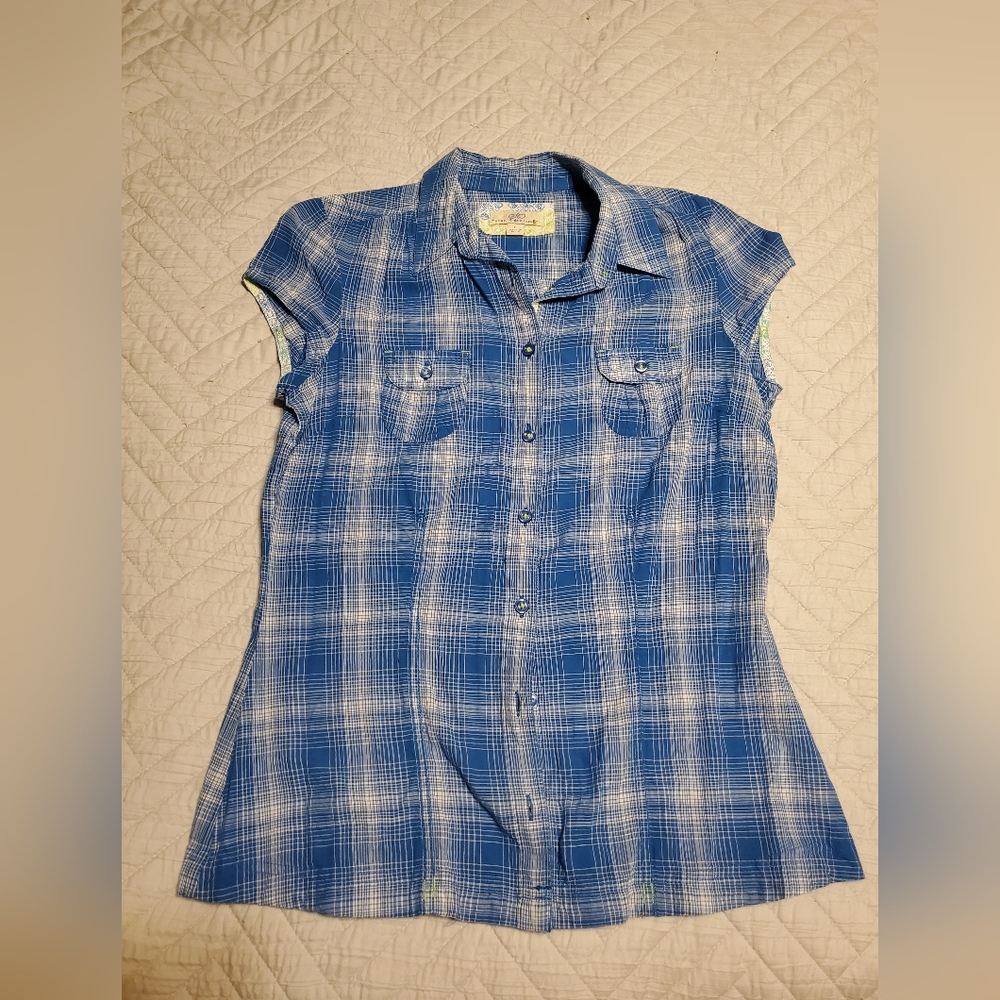 SO short sleeved button down top